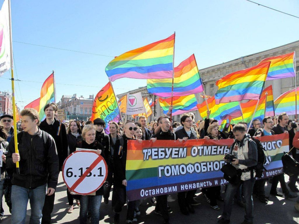 Без защиты и в изоляции: нелегальная жизнь ЛГБТ-россиян